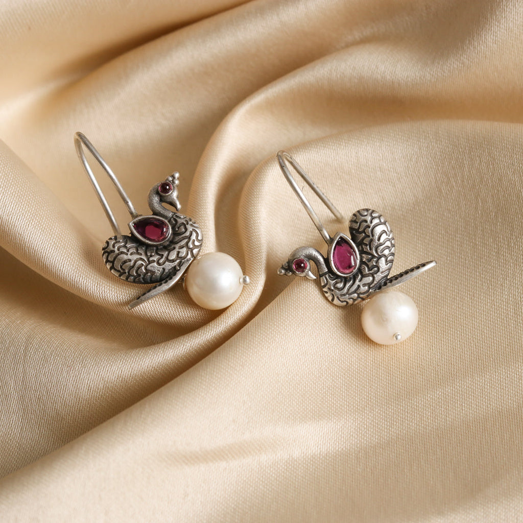 Peacock Pearl Red Hooks-1